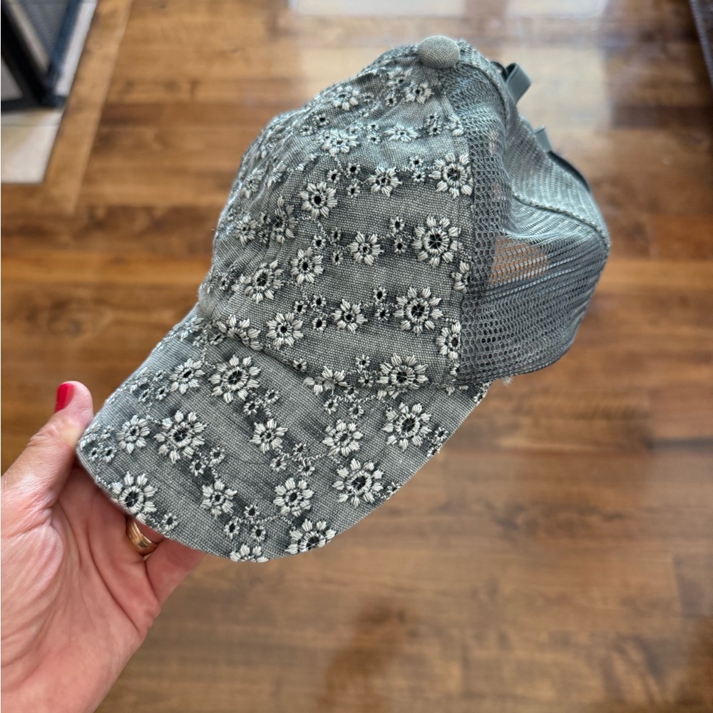 CC brand gray lace look women’s baseball cap adjustable
